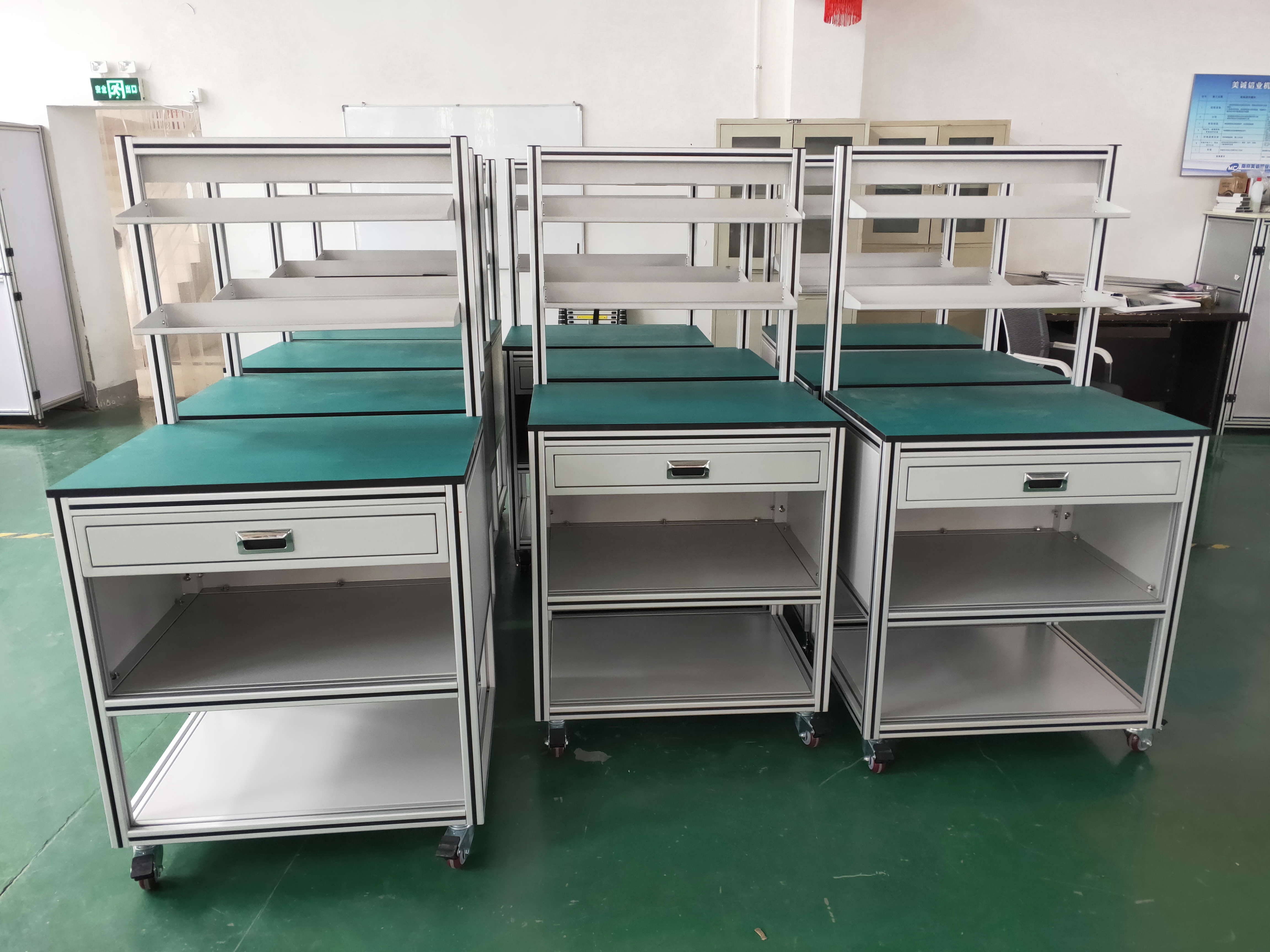 有多少?gòu)S家可以制作出防靜電操作臺(tái)？